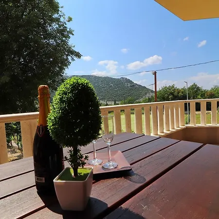 Kokanovi Dvori Ploče